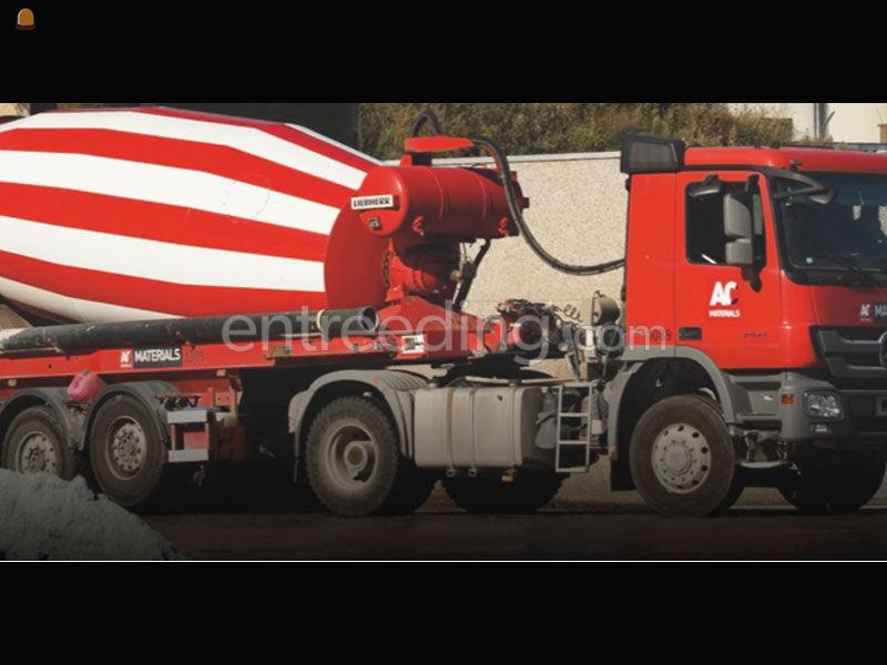 Transport van beton met betonmixers
