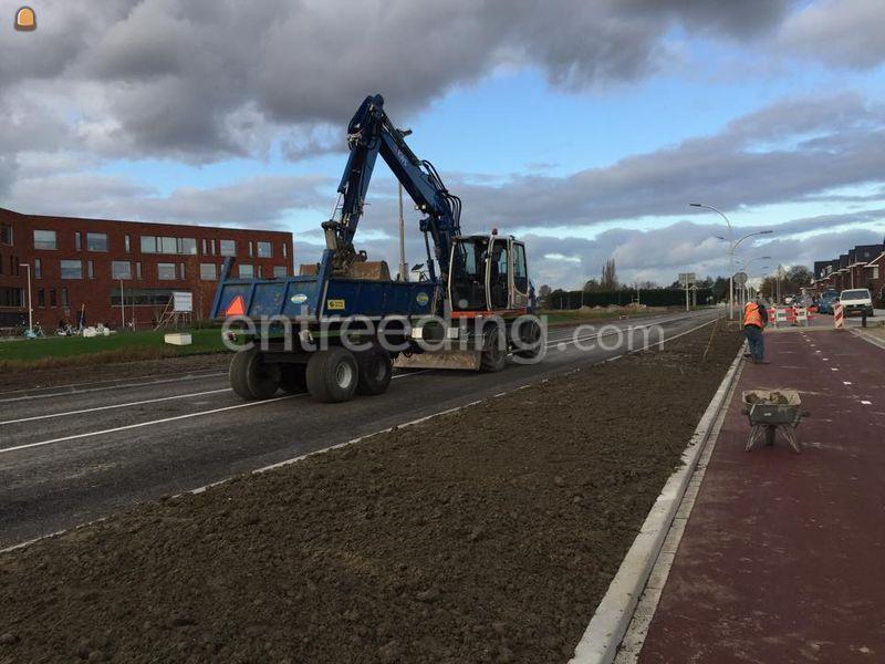 Voor achter de graafmachine