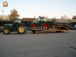 Tractor met dieplader Omgeving Land van Cuijk