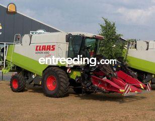 Claas met kolven plukker Omgeving Land van Cuijk