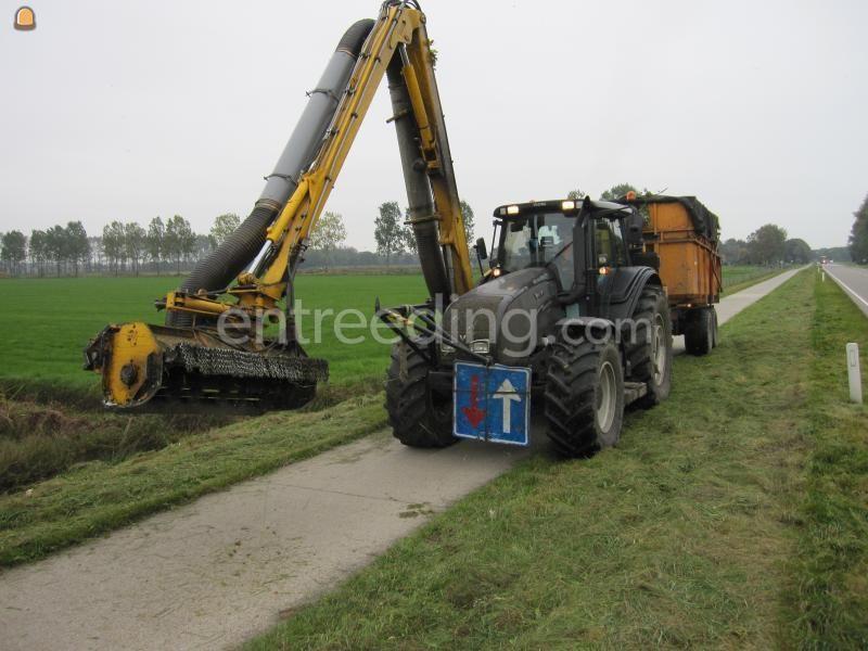 Valtra 171 met herder maaizuigcombinatie