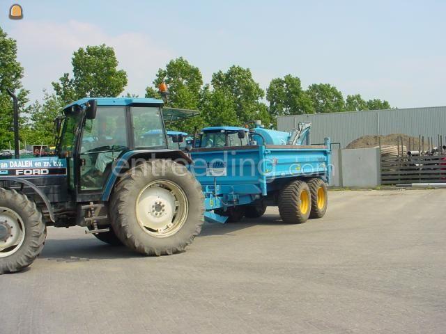 Traktor met driezijdige kipper