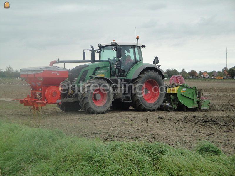 Fendt 824 met spitploeg en zaaimachine