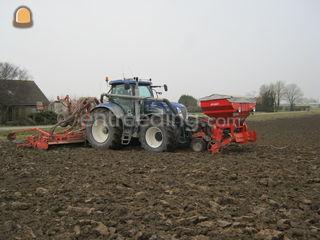 New Holland + zaaimachine Omgeving Voorne-Putten