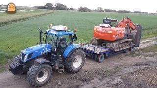 New Holland met dieplader Omgeving Voorne-Putten