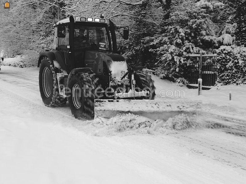 Fendt 412 vario met sneeuwschuif