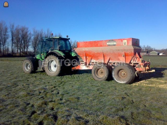 Deutz 106 met kalkstrooier