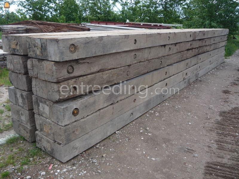 8 bij 1 meter en 20 cm dik