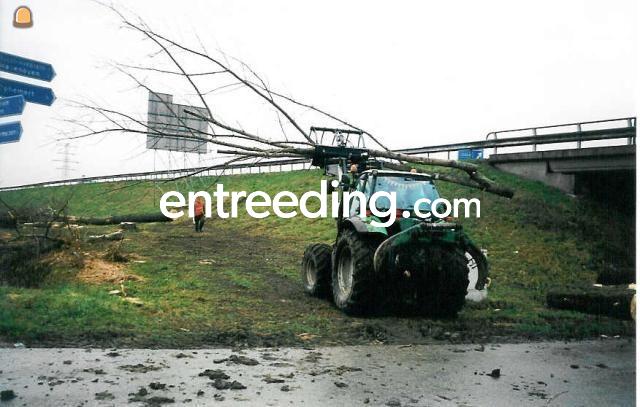 Deutz Agrotron 106 + bomen-uitsleeptang
