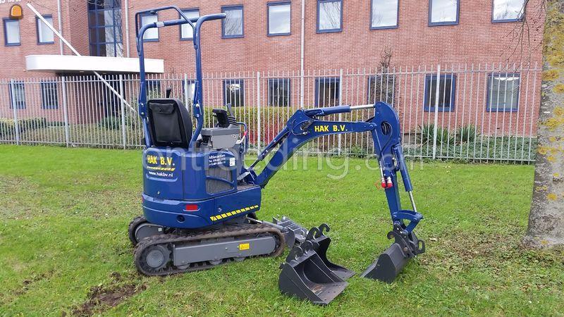 Takeuchi TB210R LSA 1075kg