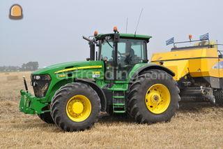 John Deere met New Hollan... Omgeving Tholen