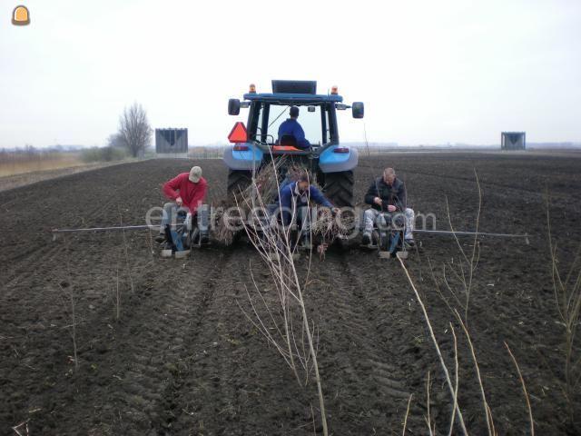 Tractor+ Bosplantsoenpootmachine