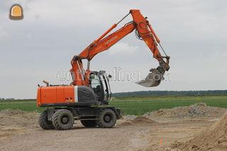 Hitachi ZX170W Omgeving Hoekse Waard