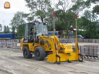 ahlmann AZ45 met leveler Omgeving Maarssen