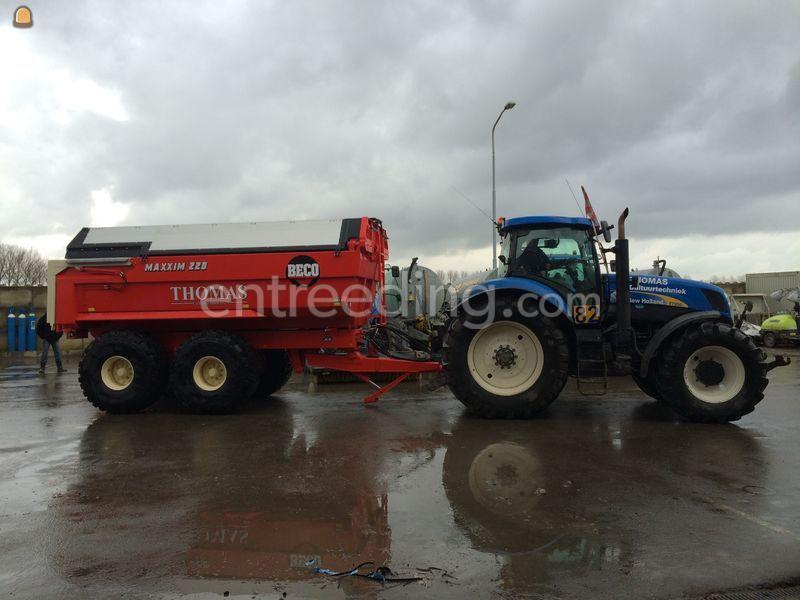 New Holland T7250 met Beco maxxim 220