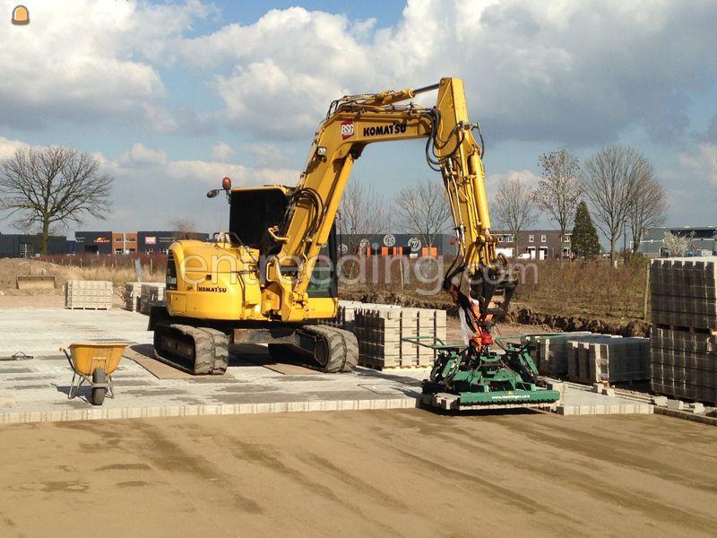 Komatsu midi met bestratingsklem