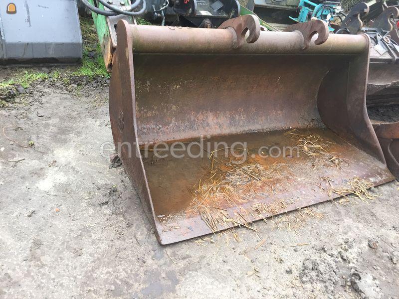 Diverse bakken en toebehoren