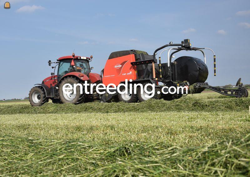Case met Kuhn ronde balen pers
