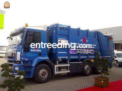 Bedrijfsafval en vuilniswagen