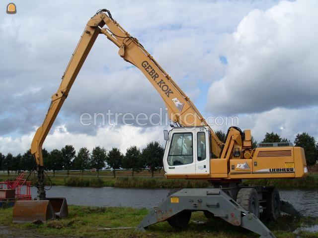 Liebherr A932