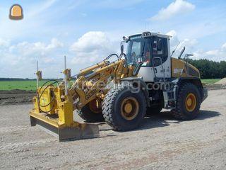 Liebherr L 542 + levelbak Omgeving Oosterwolde