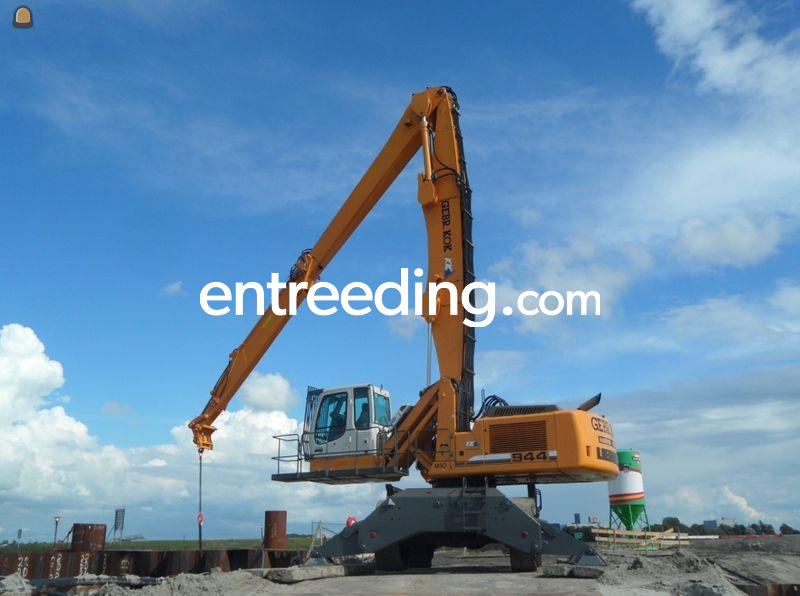 Liebherr A944