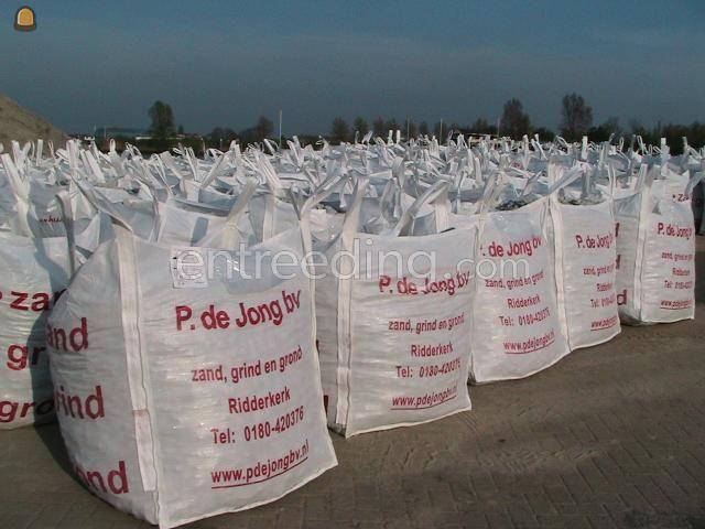 Gevuld met zand, grind of grond