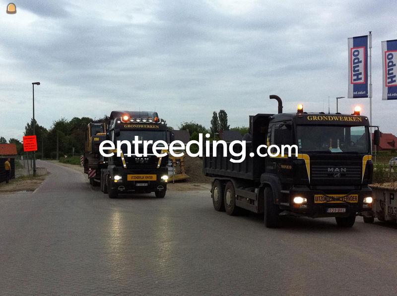 Transport met kippers en kipper opleggers