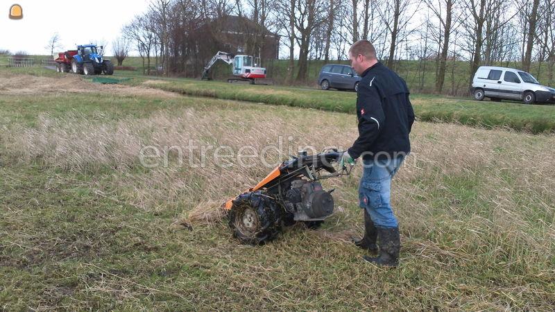 Bucher met messenbalk