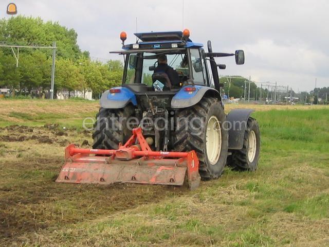 Trekker met grondfrees