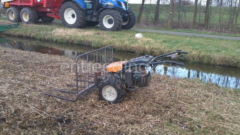 Bucher met messenbalk