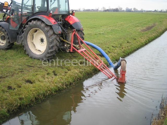 Trekker met lely pomp