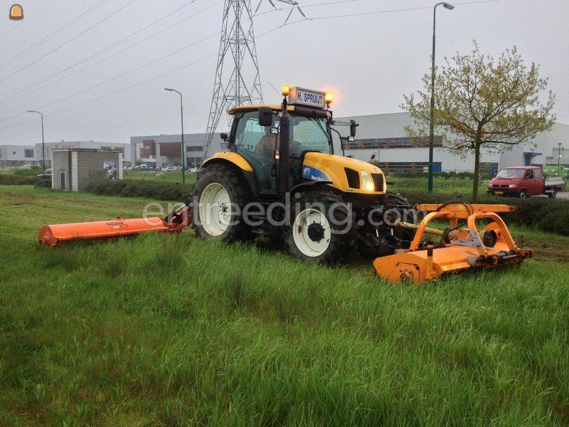 Tractor met dubbele klepelmaaier