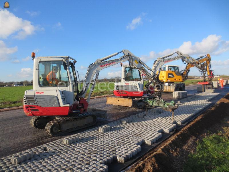 Takeuchi TB 228
