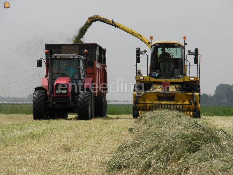 New holland zelfrijdende hakselaar
