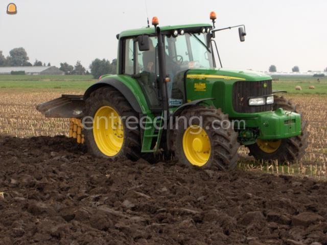 John Deere + 4 schaar wentelploeg