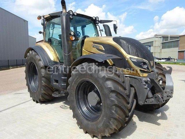 Valtra (Model T214D Direct Smart Touch)