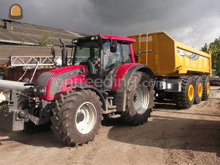 valtra N142 en peecon car... Omgeving Gilze Rijen