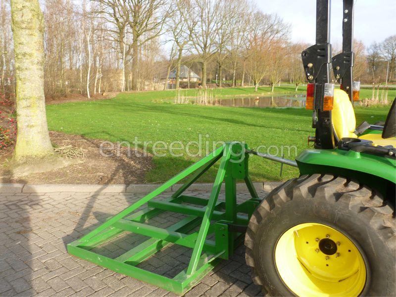 John Deere 3036E + Egalisatieraam