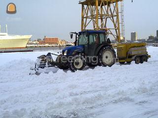 Tractor + zoutstooier + s... Omgeving De IJsselsteden