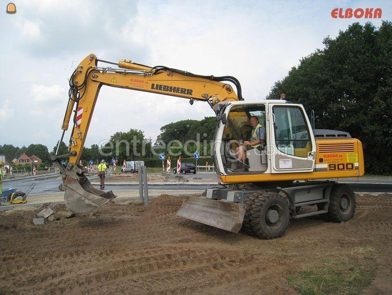 Liebherr 900