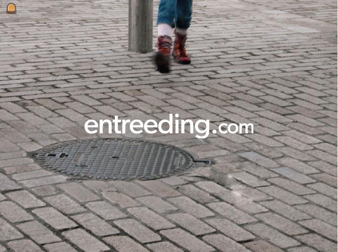 Gietijzeren deksels en straatkolken