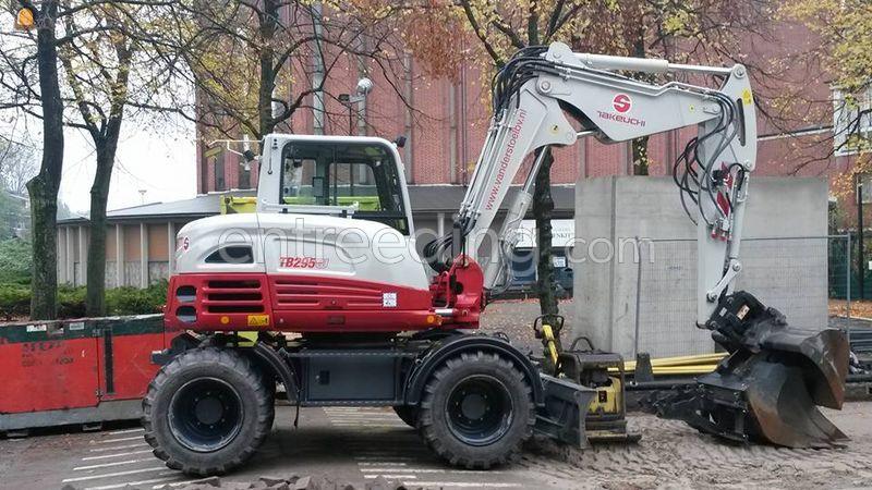 Takeuchi TB295W & DKS en overdruk