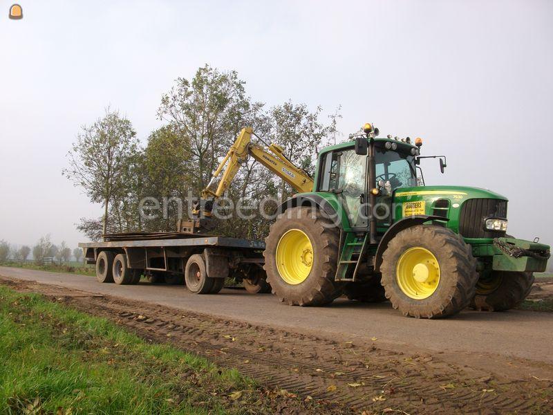 Trekker met platte wagen