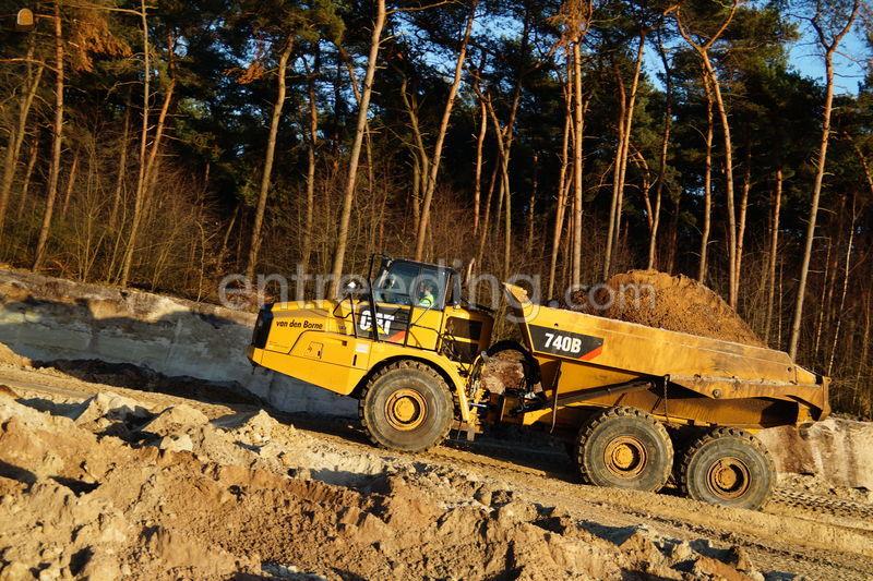 CAT 740B