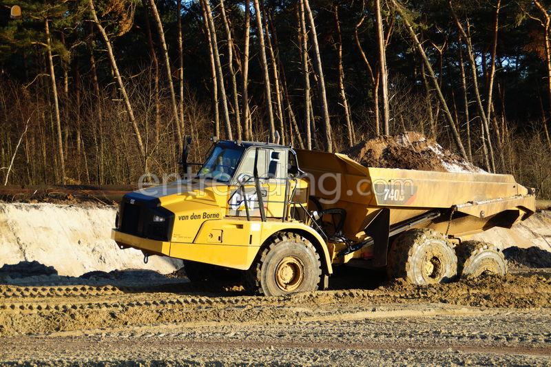 CAT 740B