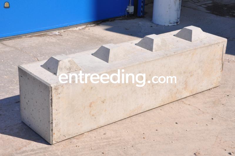 Betonblok 1.60x40x40 - 4 nokken