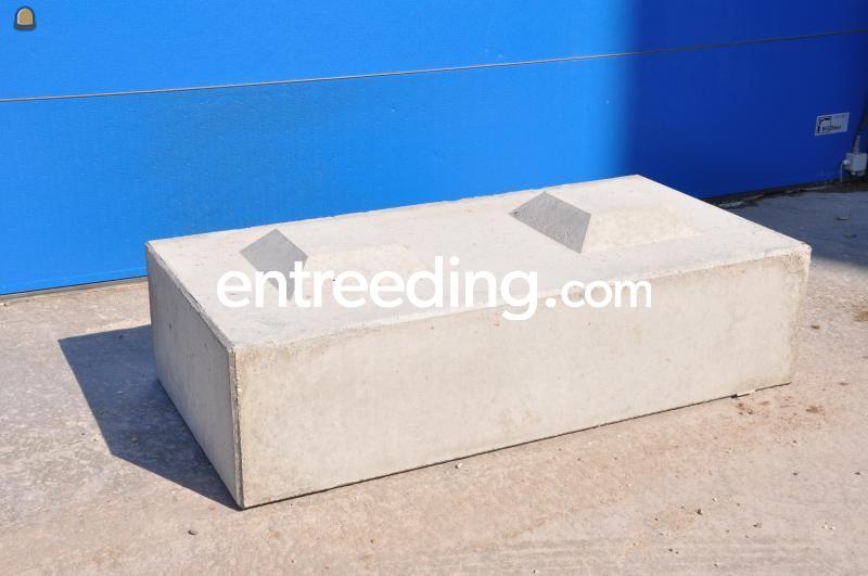 Betonblok 1.60x80x40 - 2 nokken
