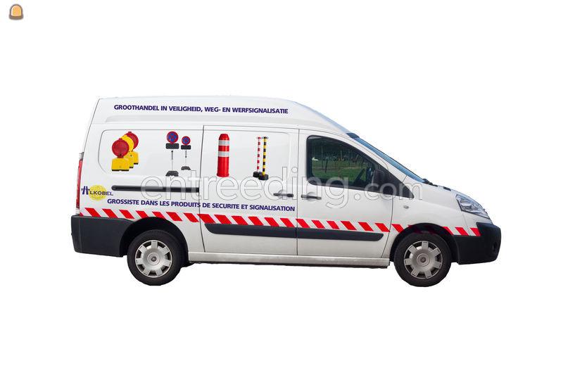 Voertuigsignalisatie: contourmarkering, gevarendriehoek, ADR,...