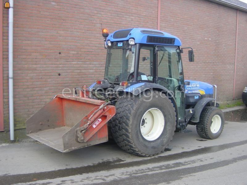 Smalspoortrekker met schepbak